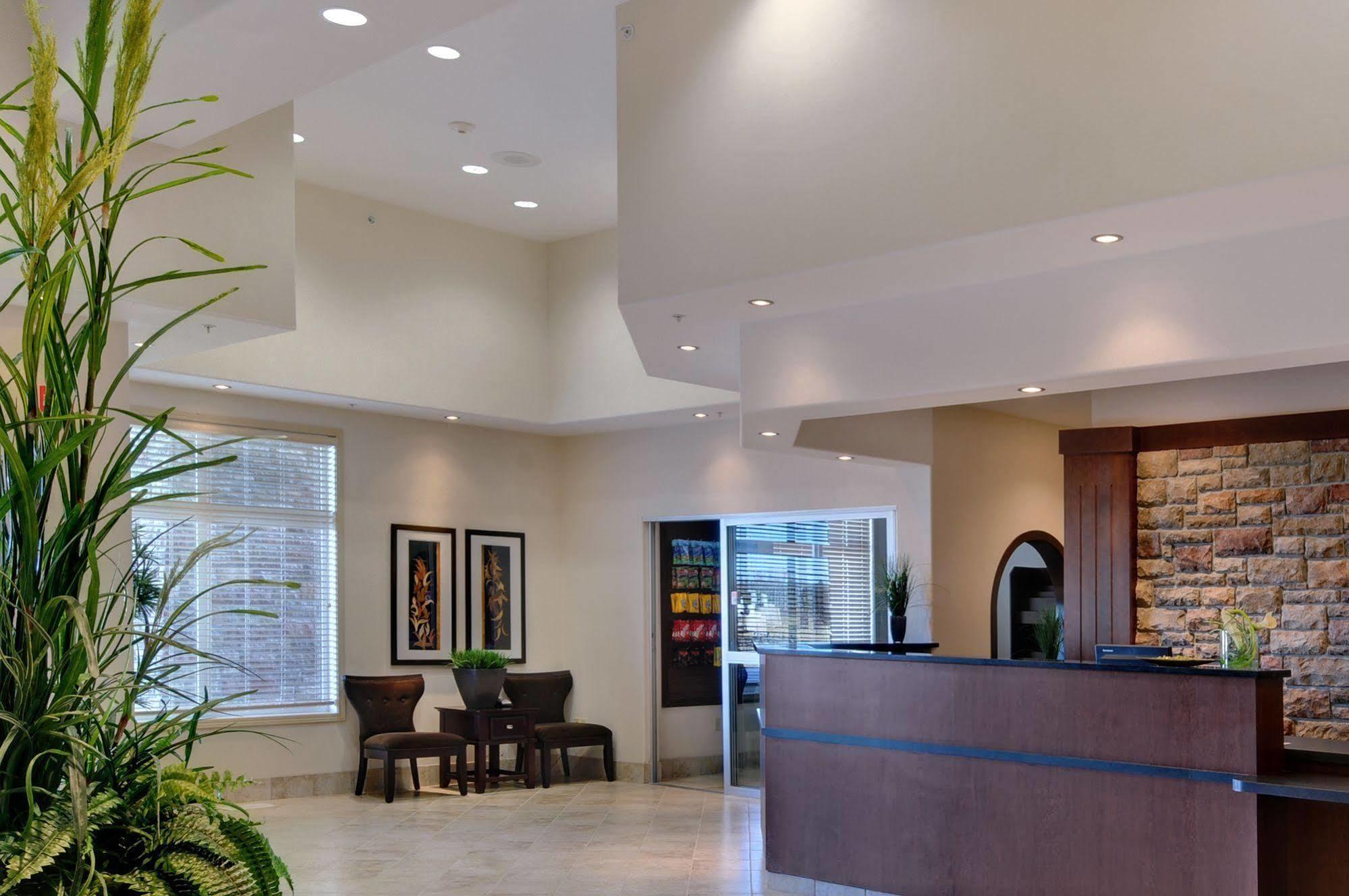 Ramada By Wyndham Drayton Valley Экстерьер фото